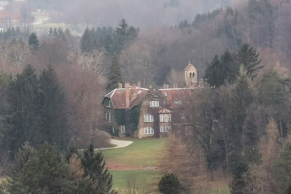 Blick auf Schloß Tannenmühle
